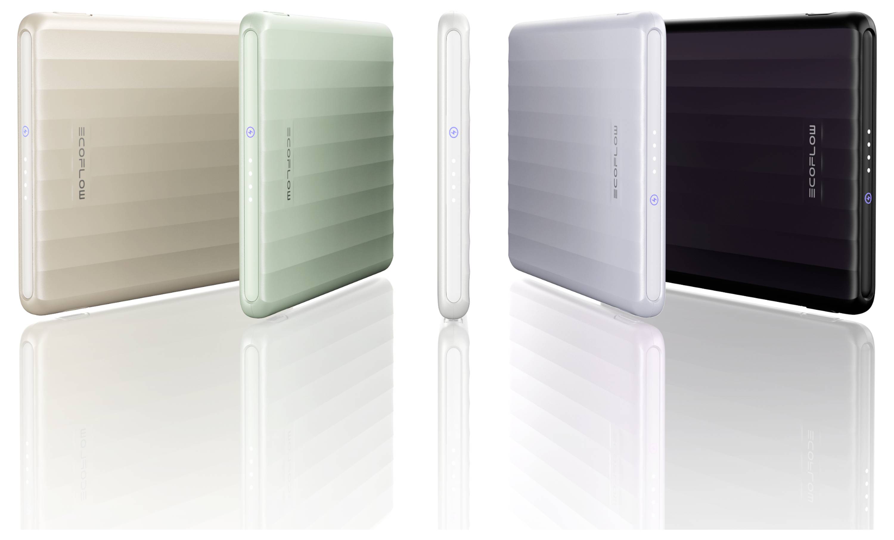 Fehér, téglalap alakú elektromos szekrény szerelési furatokkal és vezetékbevezető pontokkal, amelyet a vezetékek biztonságos elhelyezésére használnak.