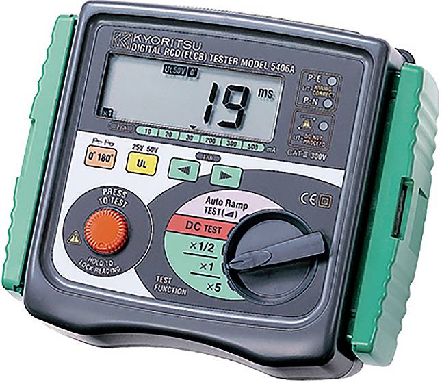 Egy elektromos teszteszköz, amelynek kijelzőjén "19 ms" látható, különböző gombokkal és egy forgókapcsolóval. Elektromos körök biztonságának mérésére használt eszköz.