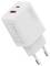 Fehér USB falitöltő EU-s csatlakozóval, egy USB-C és egy USB-A porttal. A töltő „20W" felirattal van jelölve a házán.
