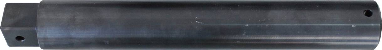 Egy négyzetes alapú hengeres fémrúd, amelynek egyik vége közelében két kis lyuk van, egyszerű háttér előtt.