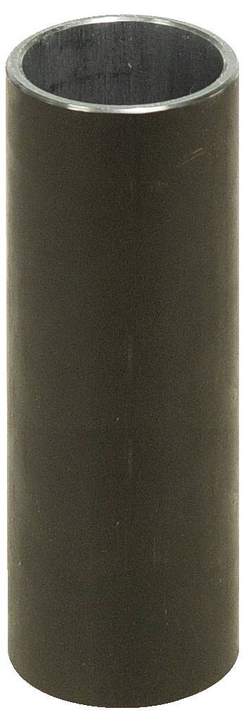 Egy függőleges helyzetben álló hengeres fémlé, sima, sötét külső felülettel és fényes, visszaverő belső felülettel.