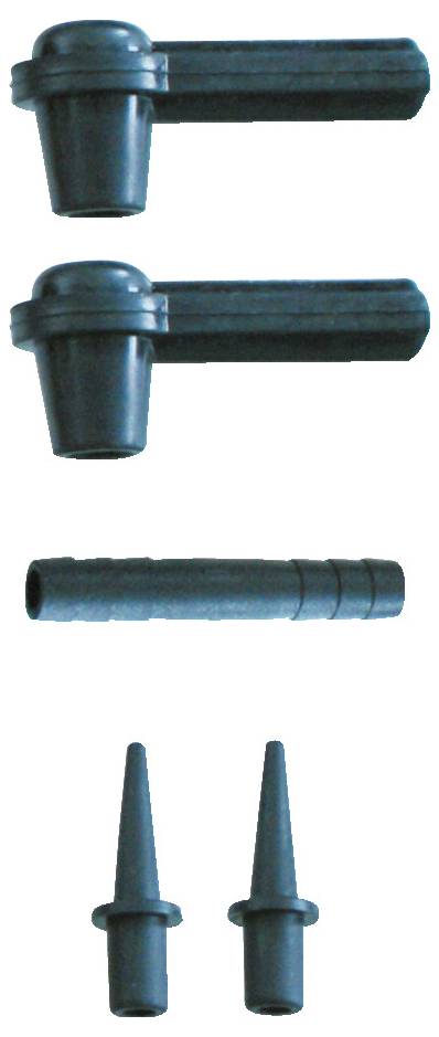 Csatlakozók és két kábelvég, külön-külön megjelenítve, elektromos vagy mechanikus szerelvényekhez, kiemelve azok kialakítási és alakjának részleteit.