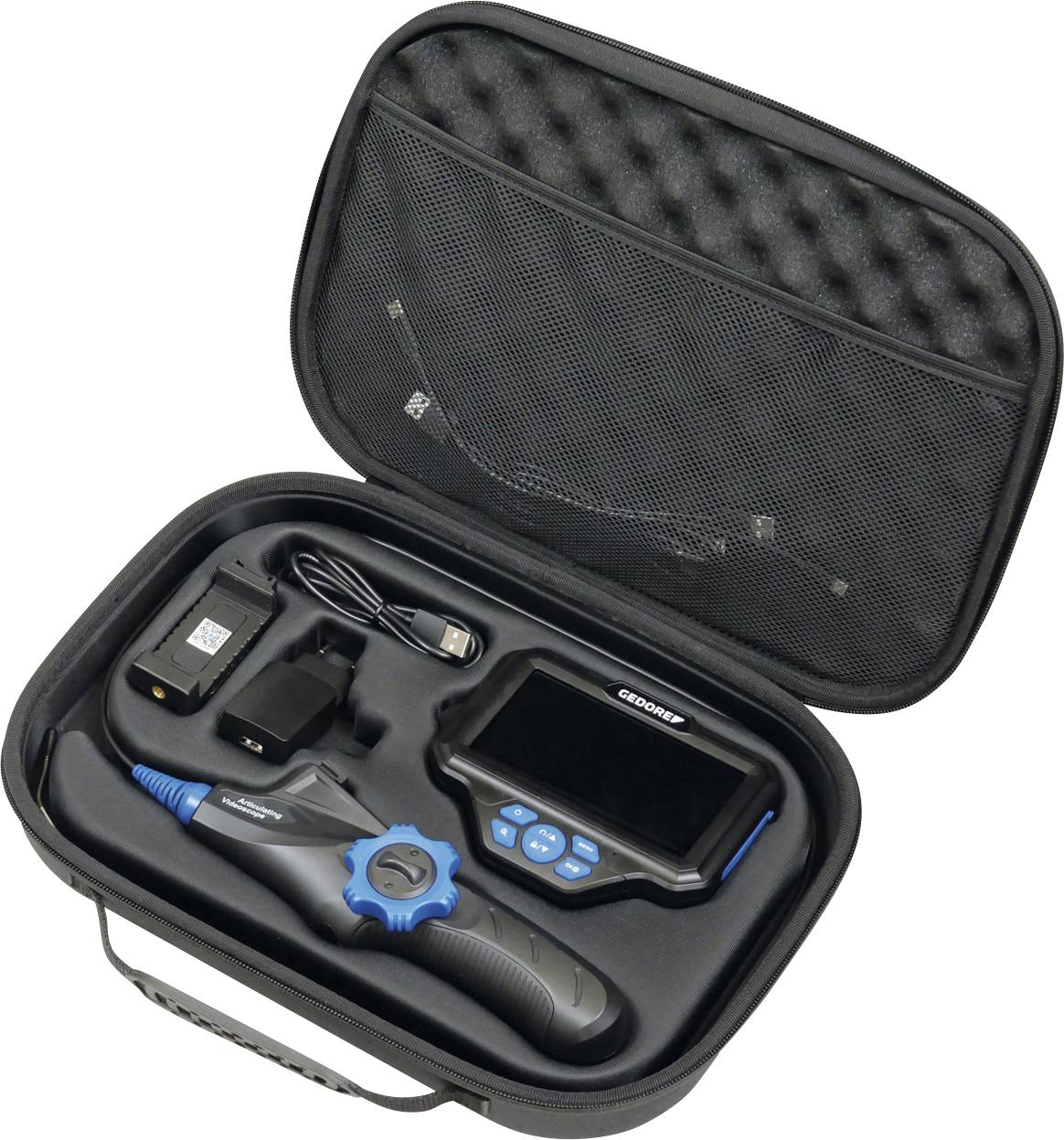 'Egy fekete hordtáska, amely egy kijelzővel rendelkező diagnosztikai eszközt, egy töltőkábelt és egy kézben tartható szondát kék vezérlő gombbal tartalmaz.'