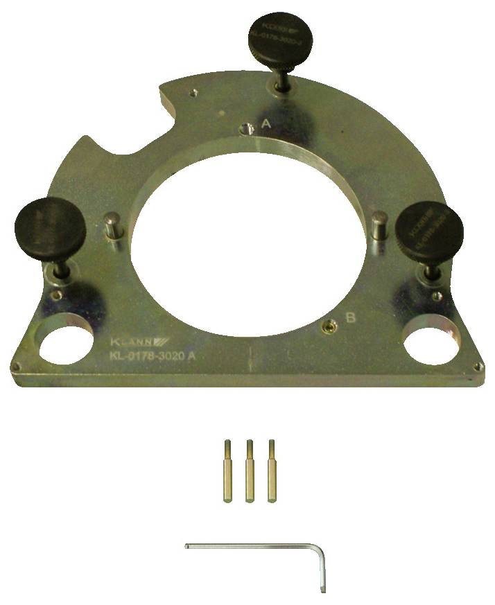 Fém kerek szerszám három állítható gombbal, az "A" és "B" jelöléssel ellátott két furattal, három kis szöggel és egy alatta lévő imbusz kulccsal.