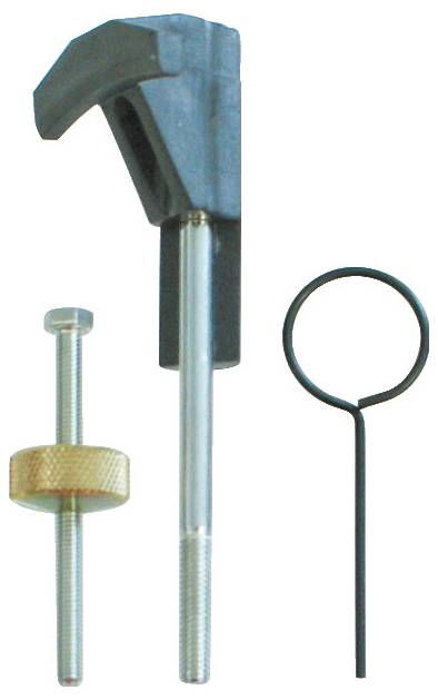 Három autómotoros szerszám: egy szelepfedéligény-nyomó, egy csomózott gombbal ellátott csavar és egy végén hurokba csavart drótgyűrű.