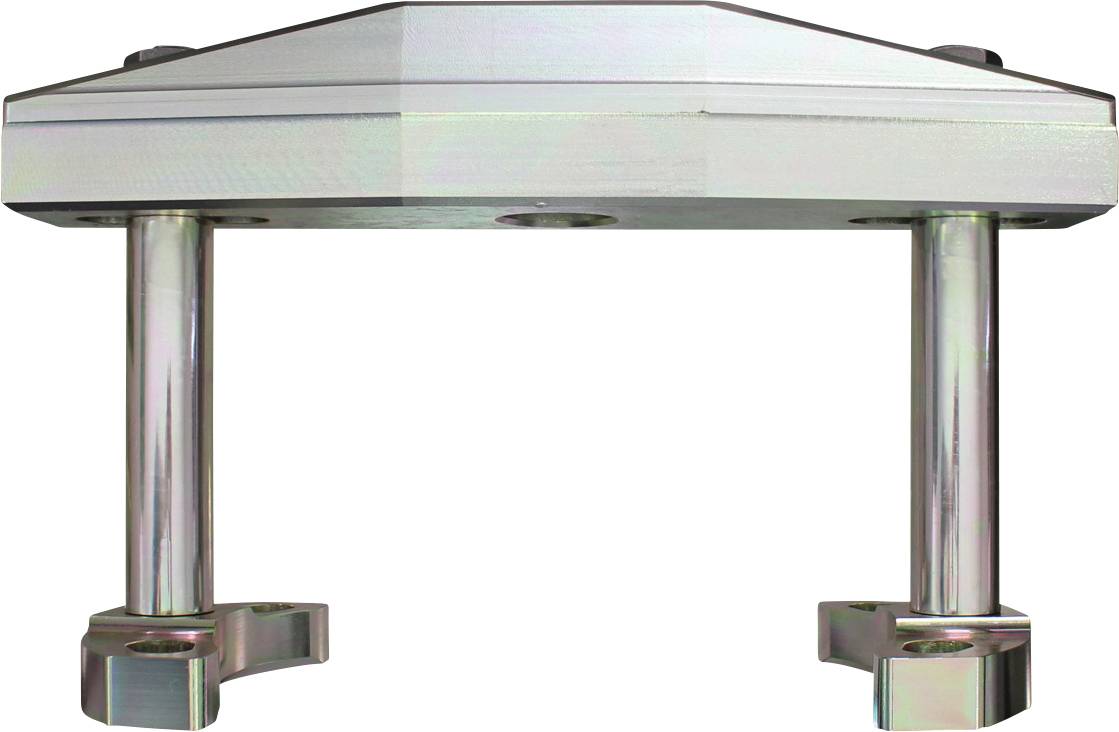 Egy acéllemez két hengeres támasztóoszlop alatt, valószínűleg mechanikai vagy szerkezeti alkatrészként használható.