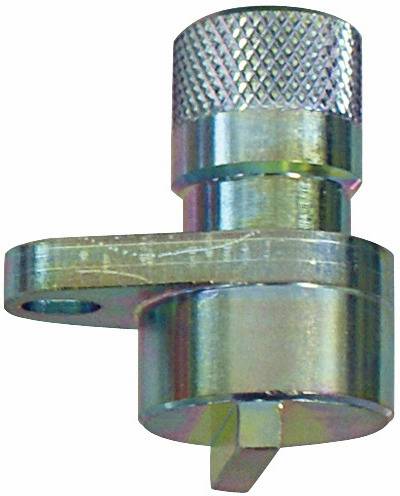 Egy hengeres fémfúvóka, amely enyhén kúposan összeszűkülő hegyével és irizáló felületével rendelkezik, valószínűleg precíz folyadék- vagy gázadagoláshoz használható.