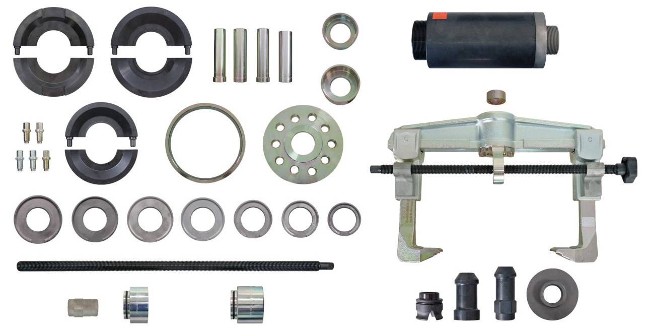 Különféle autóipari mechanikus szerszámok vannak elrendezve, köztük saruk, gyűrűk és csavarok, amelyeket járműjavításhoz vagy összeszereléséhez használnak.
