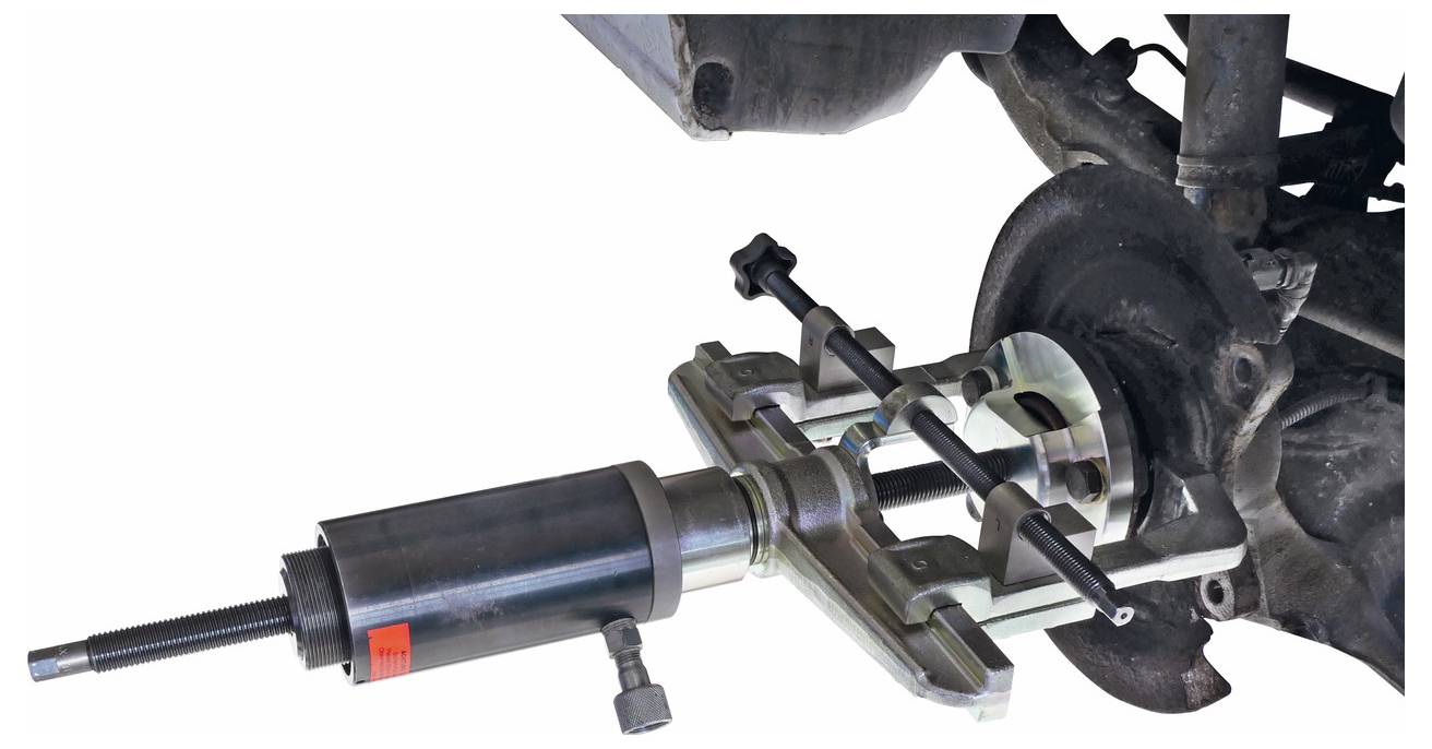 Egy központi téglalap alakú darabot tartalmazó kör alakú fémes alkatrész, gumi szerű anyagba burkolt, valószínűleg egy tartó vagy csapágy.