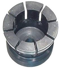 Egy fém tokmány közeli felvétele hat nyílással, amely jellemzően a gépészetben munkadarabok biztos rögzítésére szolgál.