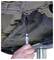 Egy nagy, elhasznált fémkerék, látható rozsdával és központi lyukkal, amely valószínűleg ipari gépekben használható vagy nehéz berendezések görgőjeként funkcionálhat.