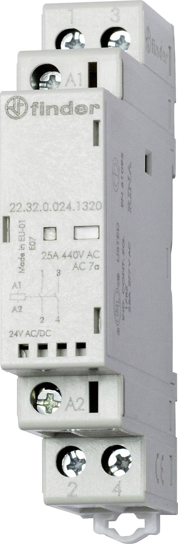 Egy fehér Finder relé a 22.32.0.024.1320 modellszámmal az oldalán, amely olyan specifikációkat jelöl, mint 25A, 440V AC, és az A1 és A2 csatlakozások.