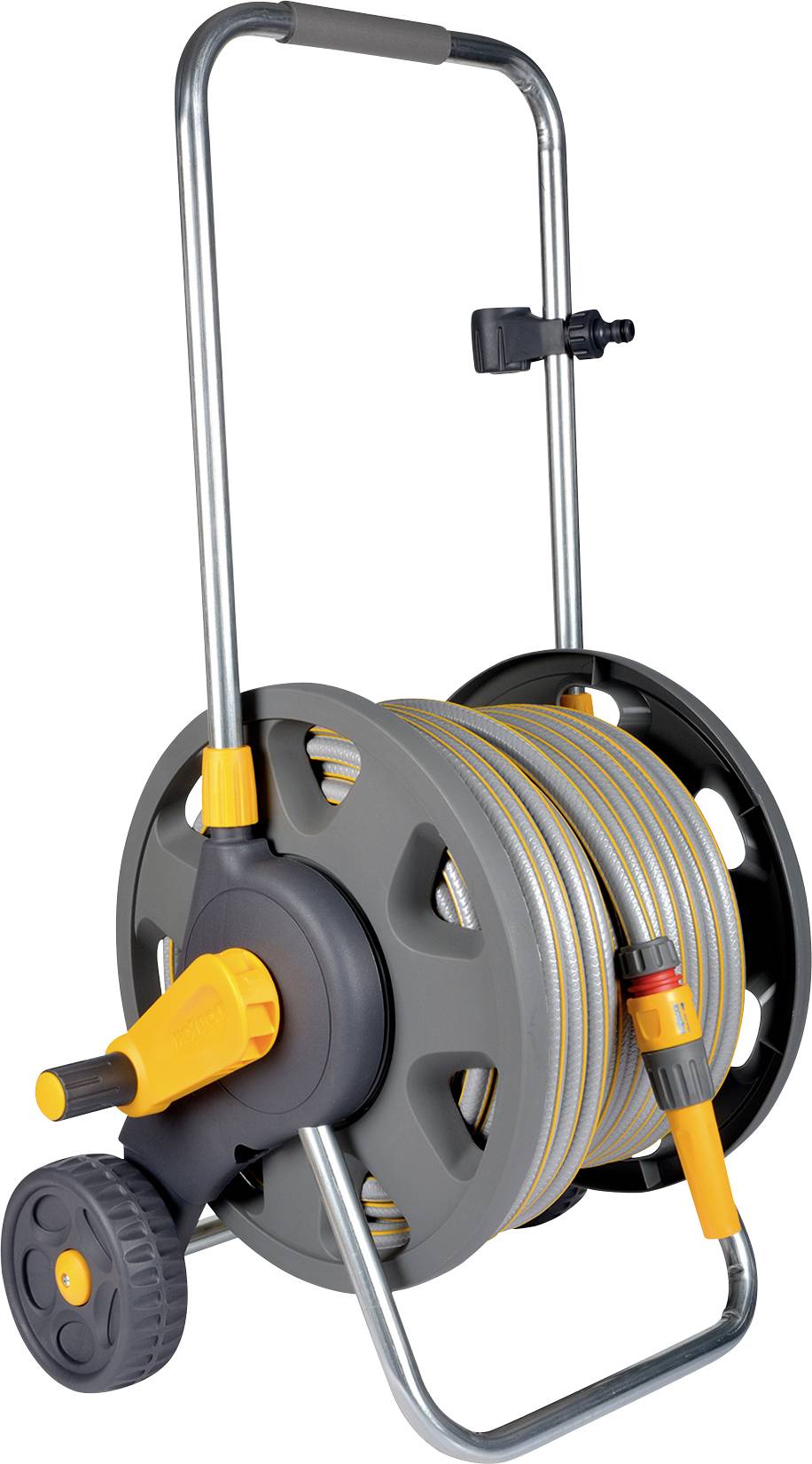 Egy kerti tömlődobó szürke és sárga dizájnnal, amely egy fegyelmezetten felcsavart tömlőt tartalmaz a dobon, és egy fülecskével ellátott fém vázon van felszerelve.