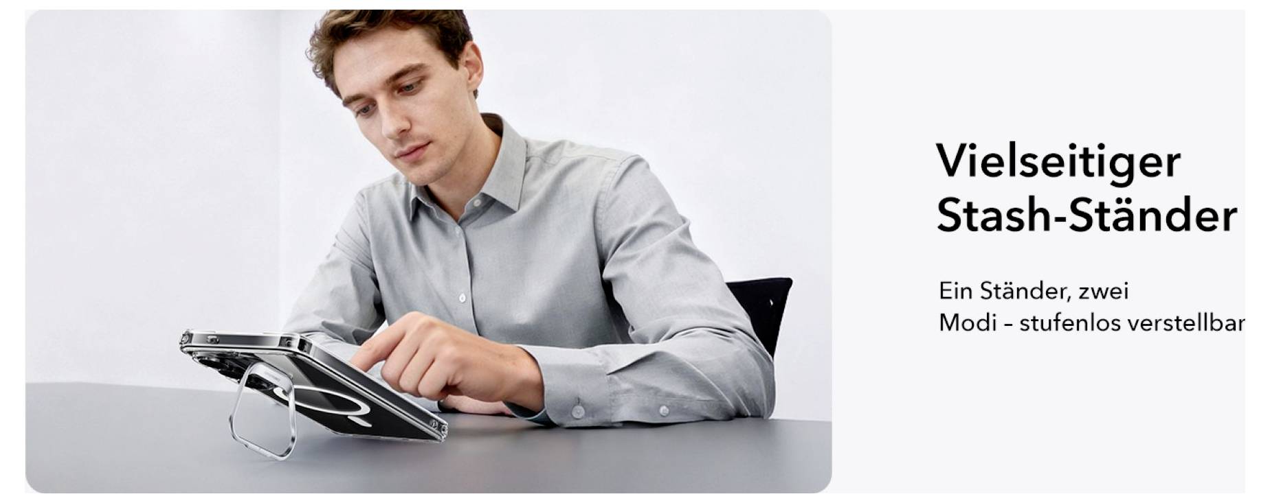 Ember az asztalnál, állítható táblettartót használ. A jobboldali szöveg hangsúlyozza: 'Sokoldalú tárolóständer'.