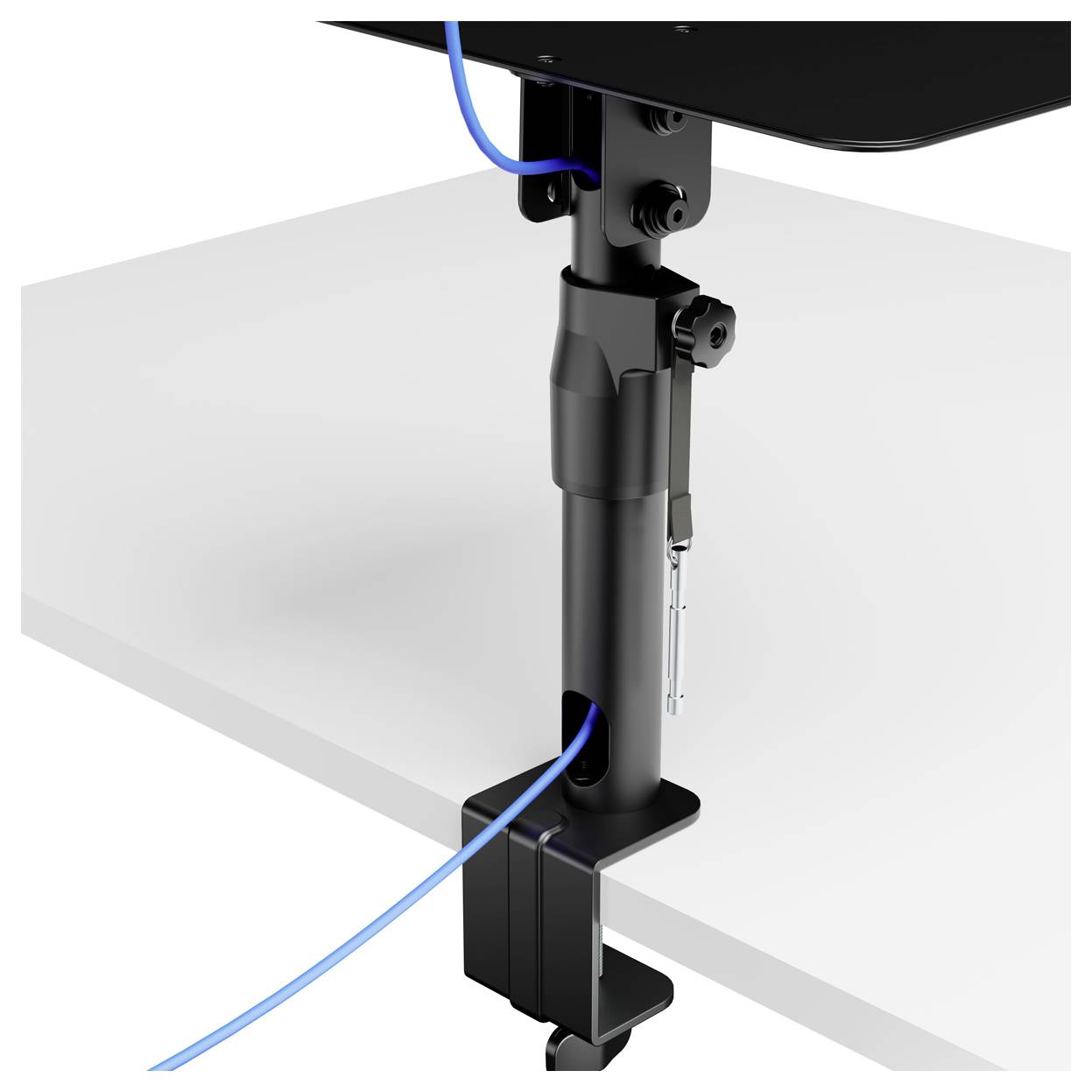Egy számítógép-monitor karoknak az asztal széléhez rögzítve, kábelvezeteléssel, egy kék kábellel a karoknak a végigvezet.