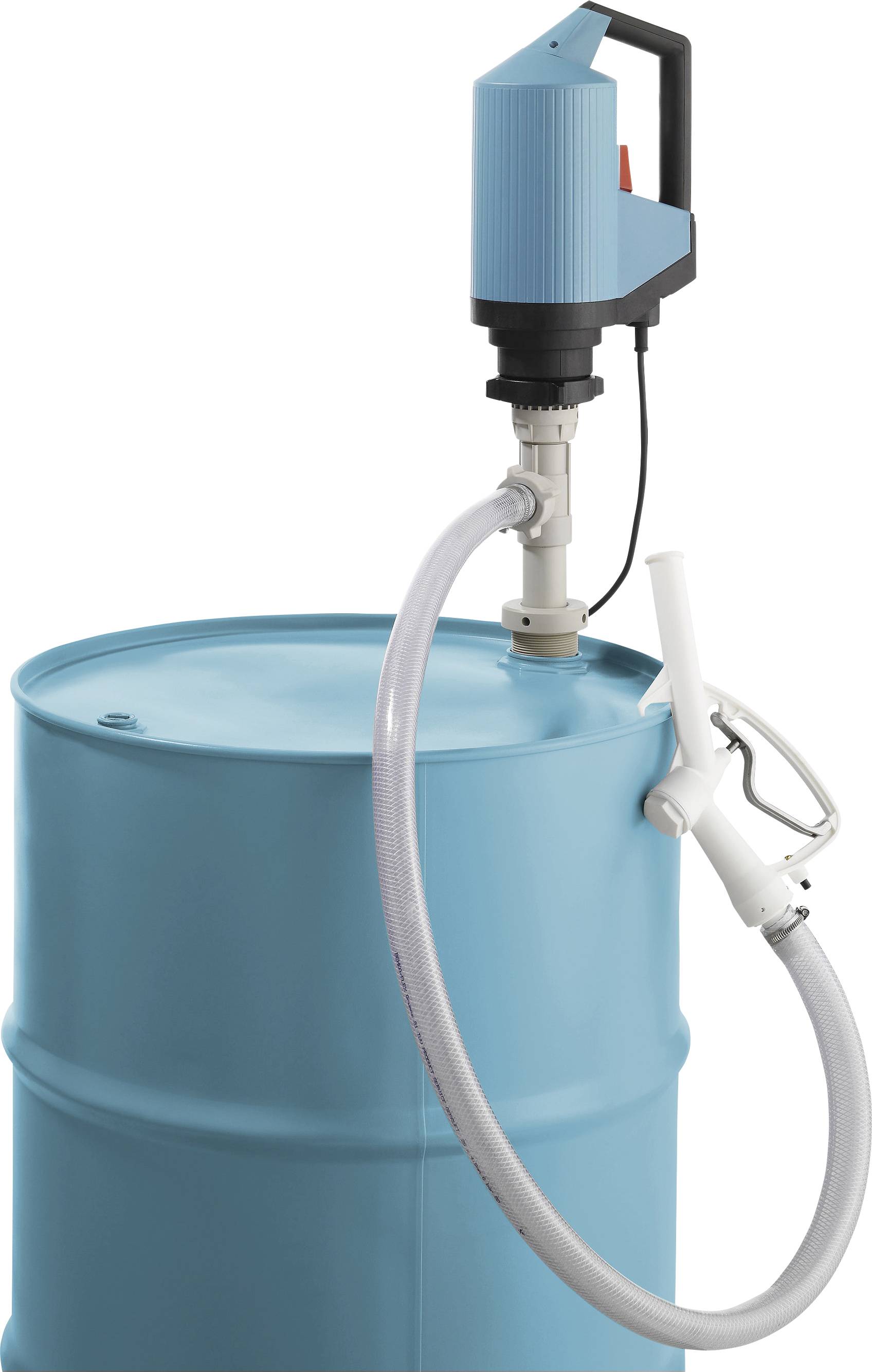 Egy kék ipari hordó szivattyú és fúvóka csatlakoztatásával, amelyet folyadékok kinyeréséhez és adagolásához használnak.