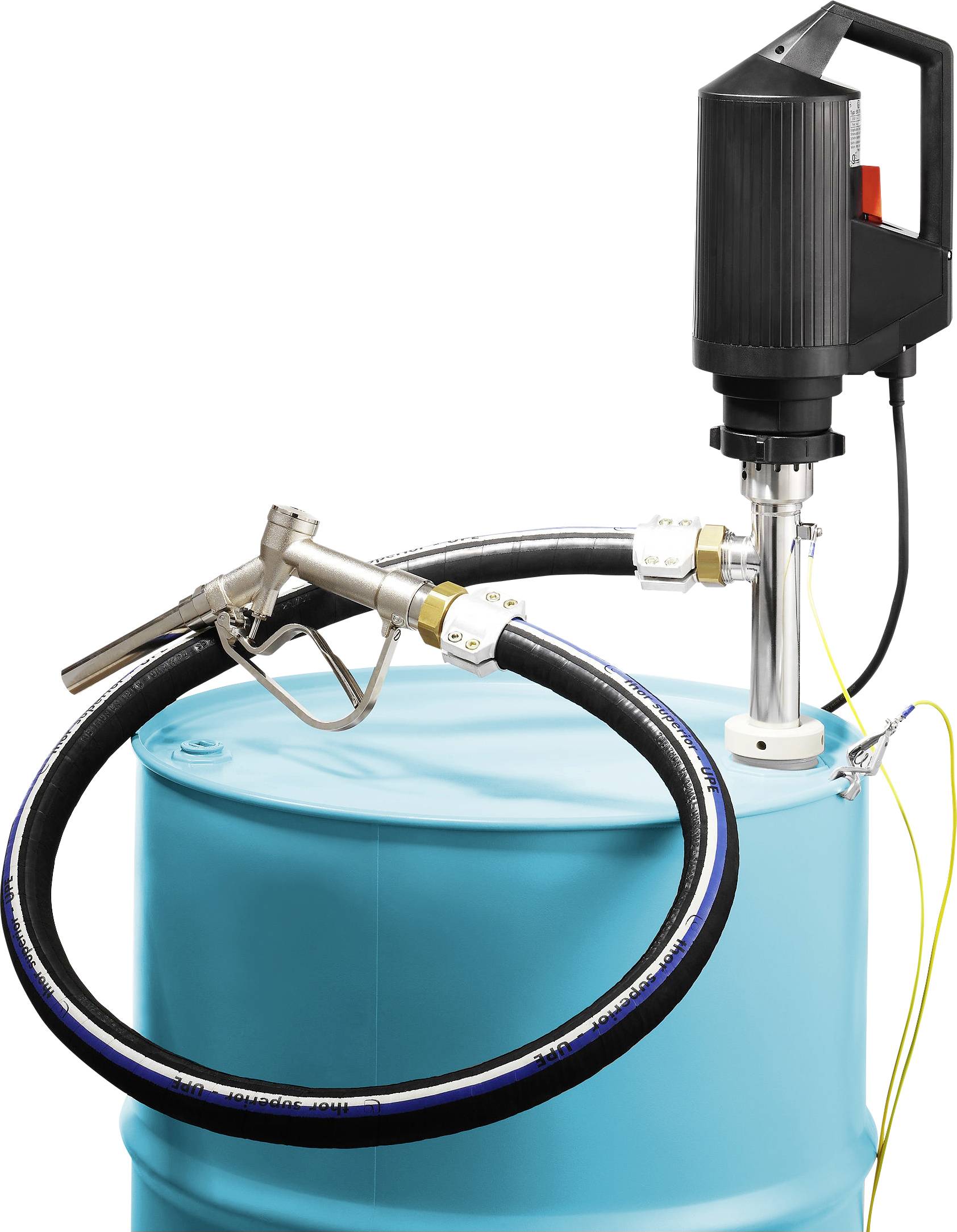 Egy kék hordó, amelynek tetejére ipari szivattyú van felszerelve, valamint egy cső és egy fúvóka. A felépítés folyadék átvitelét vagy folyadékkezelést sugall.