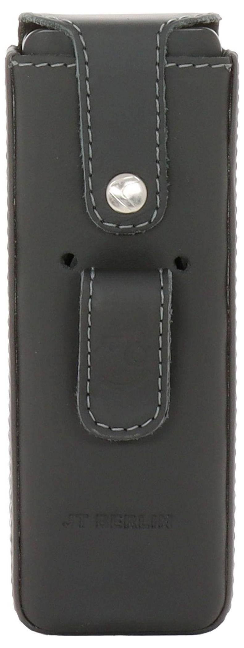 Egy fekete bőr övsisak fehér varrással és patentos zárással, egy kis hurokkal az rögzítéshez.