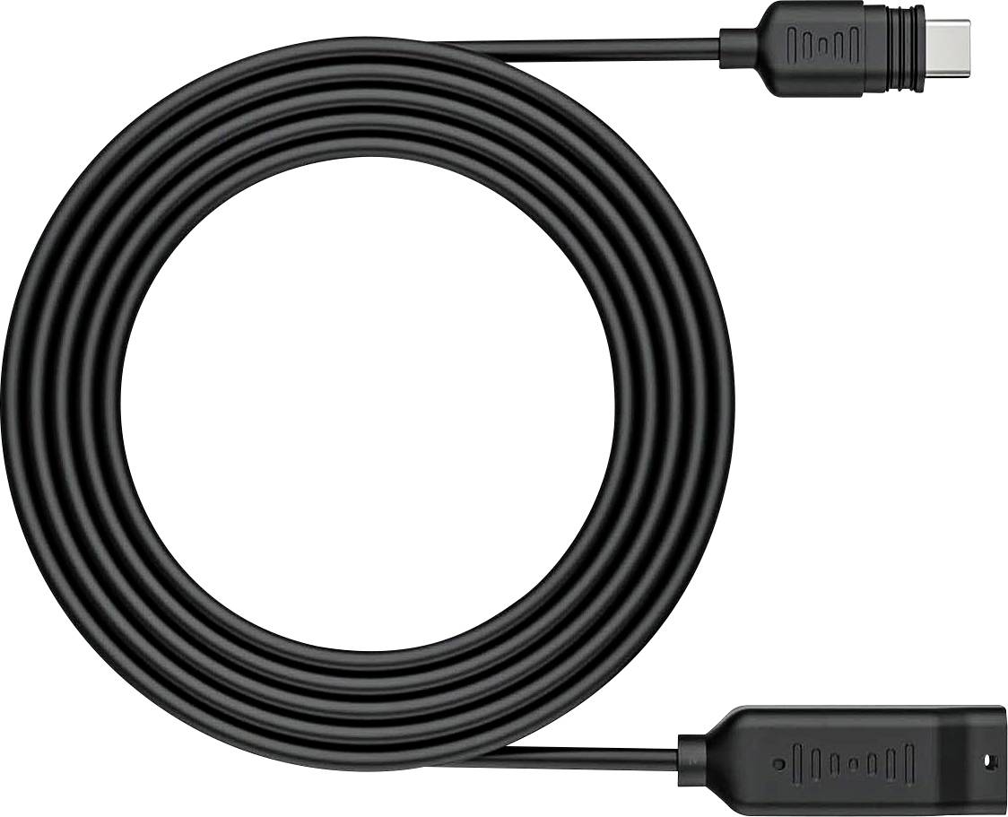 Egy feltekert fekete HDMI kábel csatlakozókkal mindkét végén, egyszerű háttér előtt megjelenítve, amely kompakt és hordozható kialakítását hangsúlyozza.