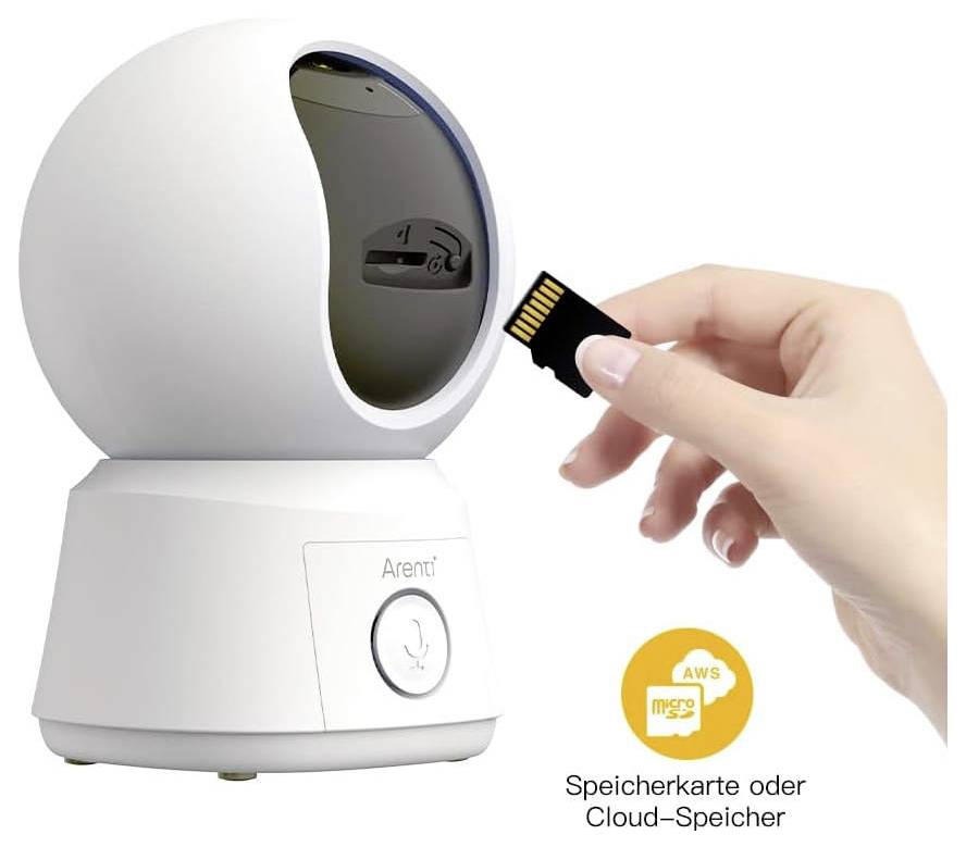 Egy kéz egy memóriakártyát helyez be egy kerek alakú fehér kamerába. Szöveg: 'Memóriakártya vagy felhőalapú tárolás'.