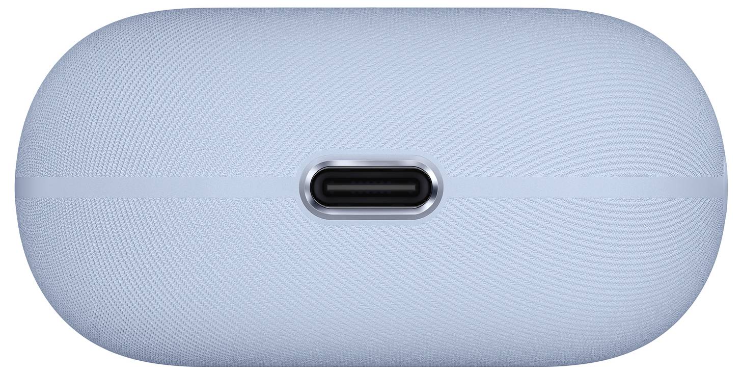 Kék vezeték nélküli fülhallgató tok USB-C töltőporttal a oldala közepén.