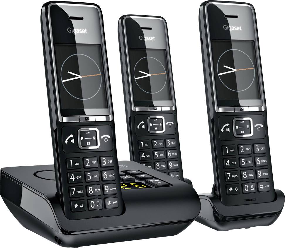 Három modern vezetéknélküli telefon digitális kijelzőkkel és számbillentyű-panellel a töltőállványon, mindegyik képernyőjén óra ikon jelenik meg.