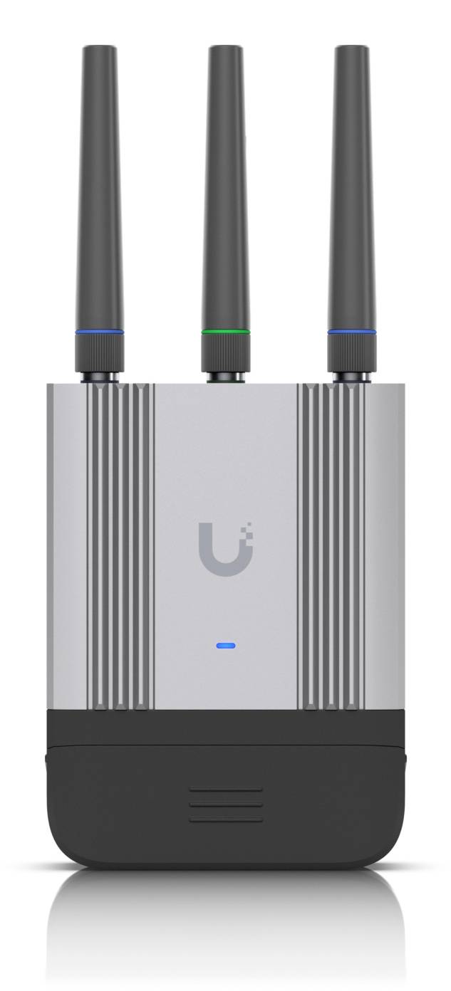 Egy vezeték nélküli eszköz három antennával és látható logóval. A Wi-Fi jelek erősítésére használt, jellemzően kültéri környezetben.