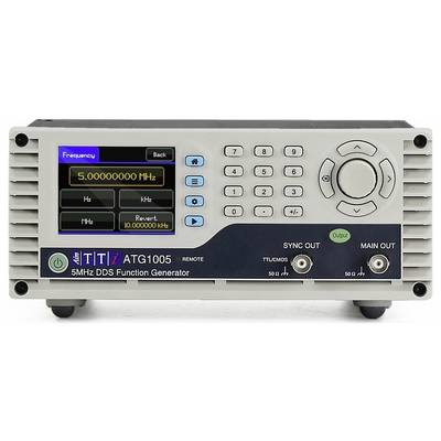 Egy TTI ATG1005 5MHz-es DDS függvénygenerátor 5.000000 MHz frekvenciát jelző kijelzővel. Numikus billentyűzettel és kimeneti csatlakozóaljzatokkal rendelkezik.