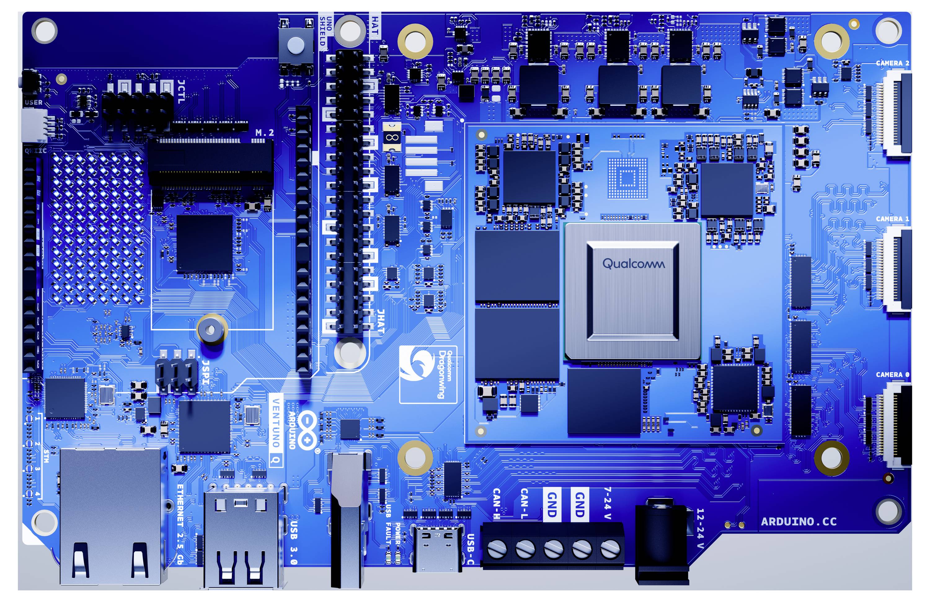 Kék Arduino-kompatibilis áramkör, csatlakozókkal, chipekkel és a jobb oldara felszerelt nagy Qualcomm processzor modullal.