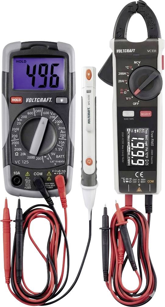 # Multimeter szett '4.96'-ot mutató egy készüléken és '1999'-et mutató egy másikon, mellékelt piros és fekete tesztvezetékekkel.