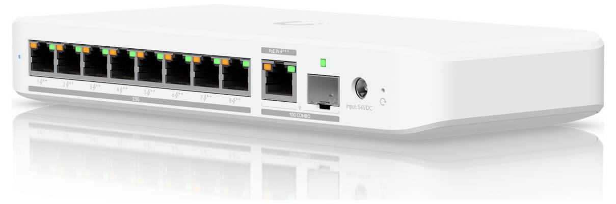 Egy fehér hálózati kapcsoló nyolc Ethernet porttal, egy további hálózati porttal és egy tápellátási bemenettel. A mutatók a portok állapotát jelzik.