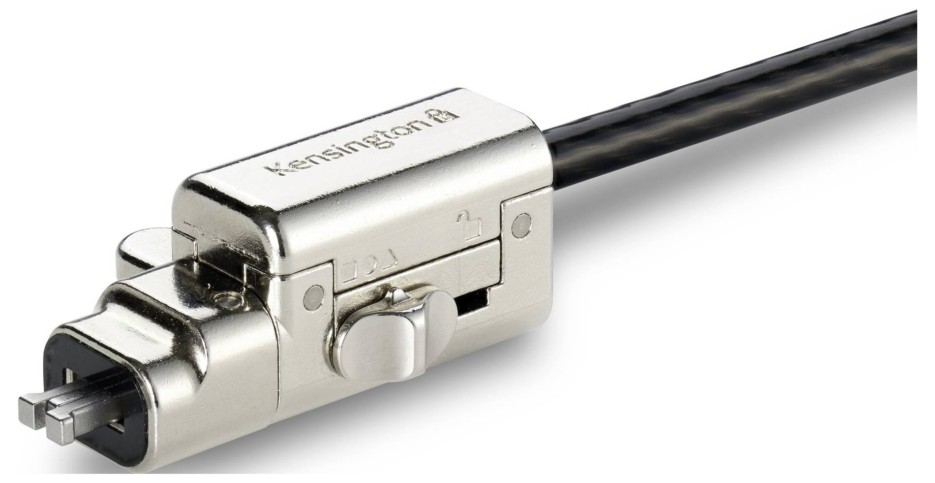 Egy Kensington márkájú USB-C dokkolókábel-csatlakozó közelképe fém házazattal fehér háttéren.