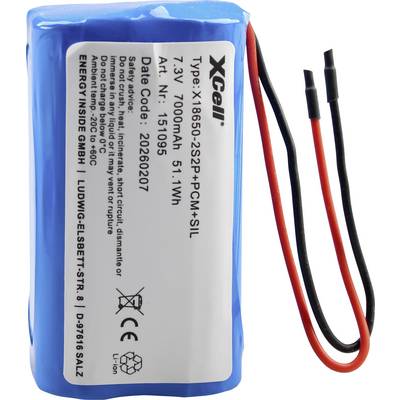 Kék XCell 7,3V 7000mAh Li-ion akkumulátorcsomag piros és fekete vezetékkel csatlakoztatva.