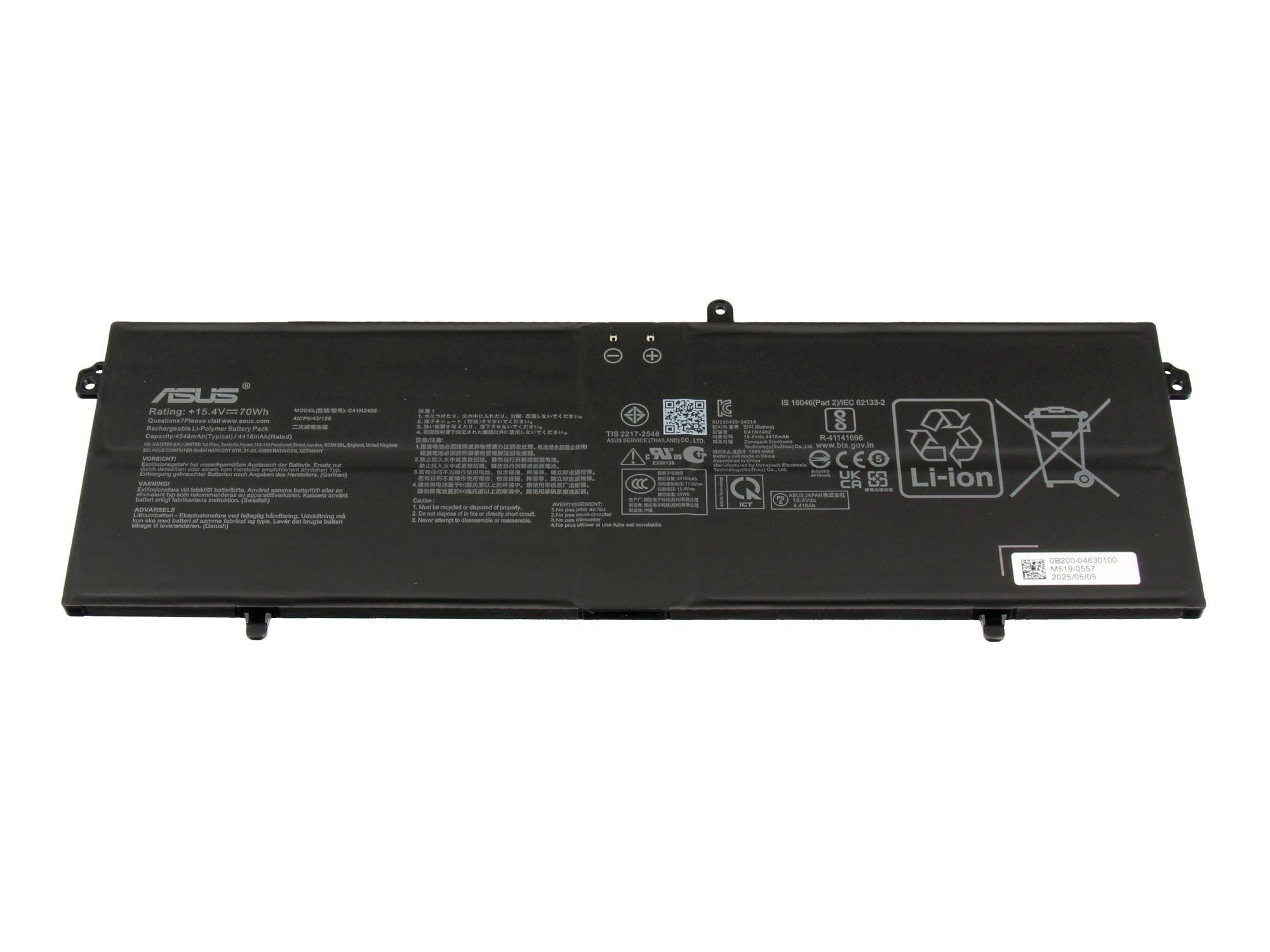 Fekete ASUS laptop akkumulátor csomag címkékkel és Li-ion újrahasznosítási szimbólumokkal fehér háttéren.