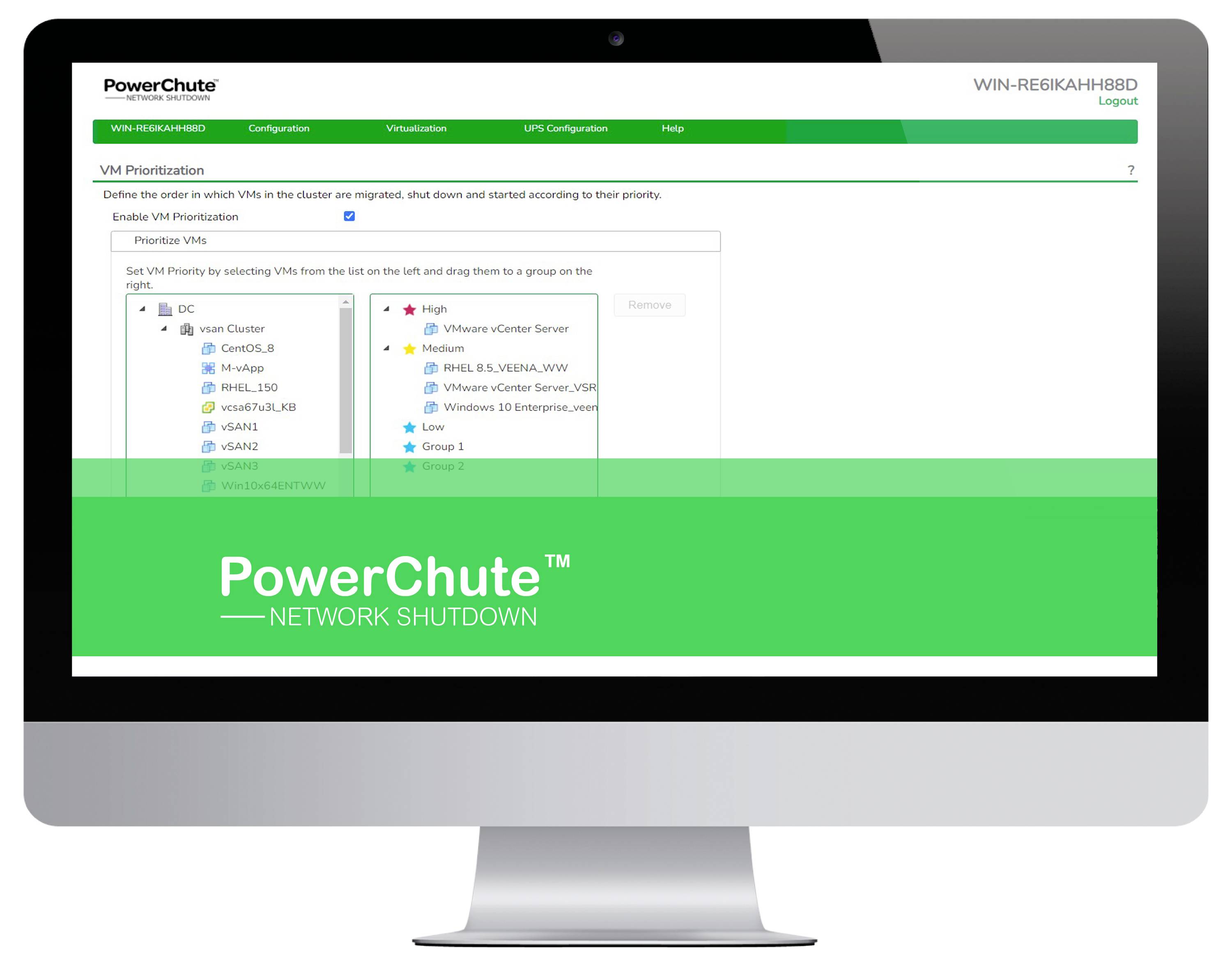 Számítógép képernyő, amely a PowerChute Network Shutdown webes felületét mutatja a VM Prioritization lapon, bal-jobb oldali falistával a virtuális gépekről és prioritásokról.
