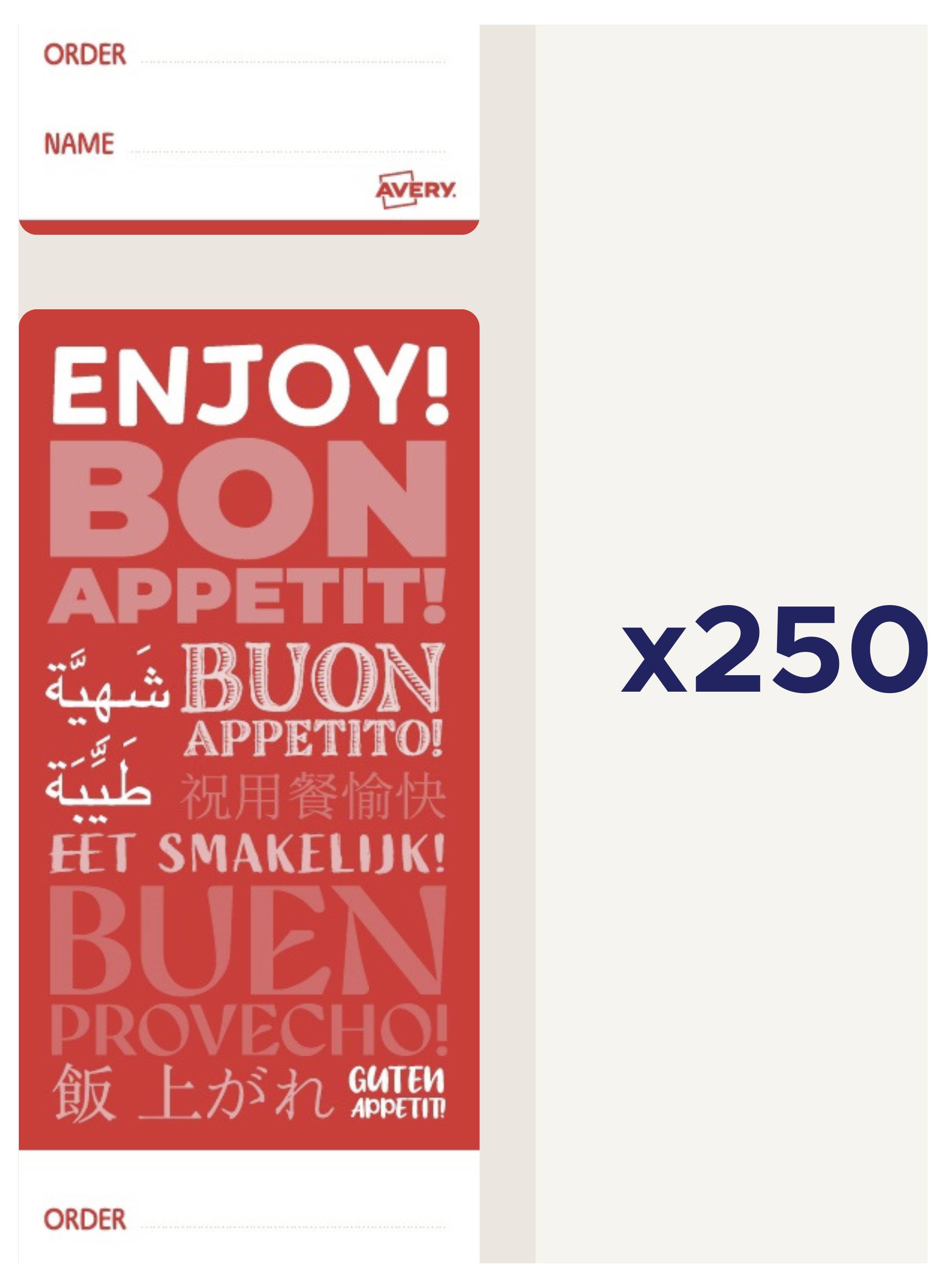 Egy 250 darabos Avery élelmiszerrendelési címkecsomagja piros "Enjoy! Bon Appetit!" többnyelvű dizájnnal és fehér "x250" mennyiségi jelöléssel a jobb oldalon.