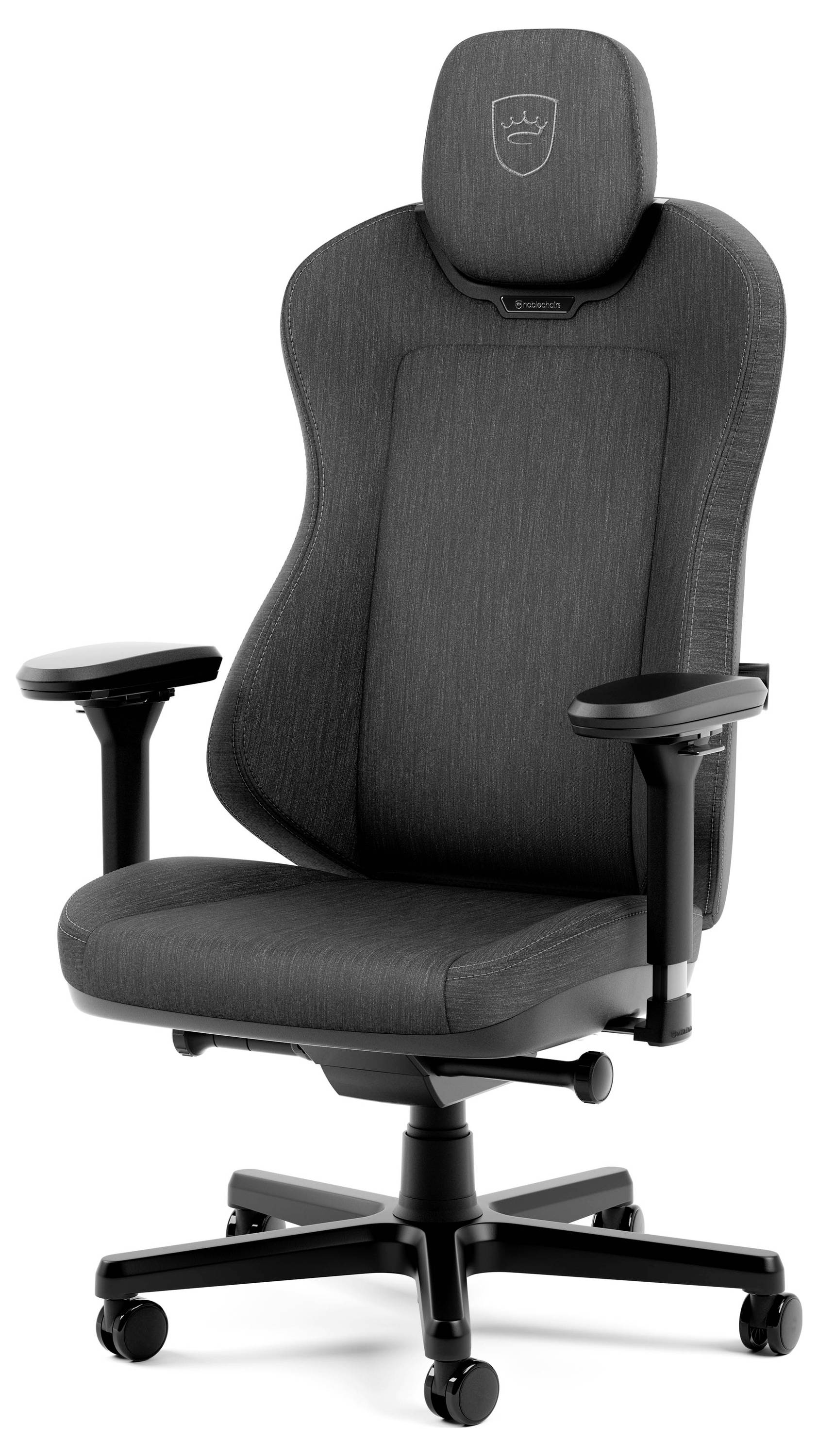 Sötétszürke ergonomikus irodai szék fejvéggel, állítható karfákkal és ötkerékű alappal fehér háttéren.