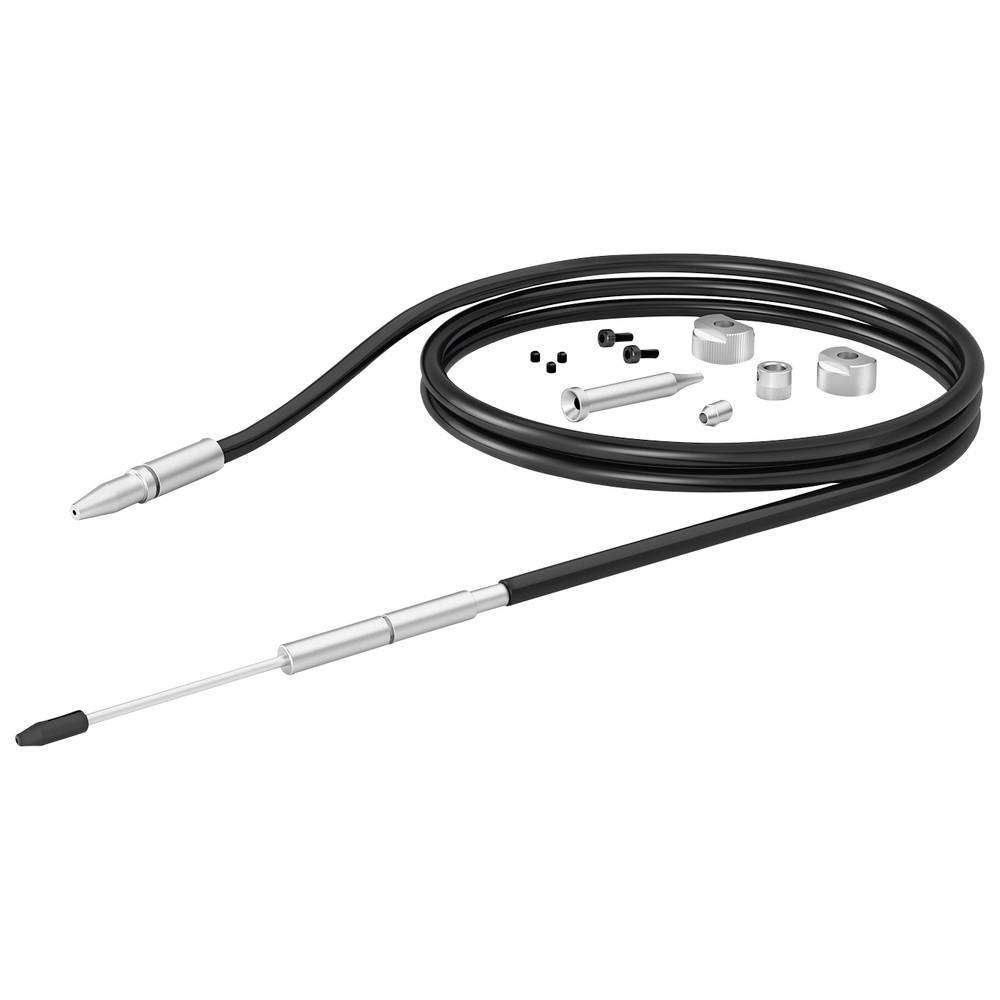 Fekete tekercselt kábel fém csatlakozókkal és kis adapter darabokkal, fehér háttéren megjelenítve.