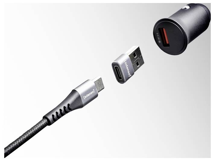 USB töltőkábel és adapter alkatrészek közelképe, amely egy USB-A csatlakozót, USB-C dugót és autós töltőport vörös belsővel mutat.
