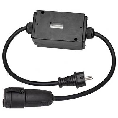Fekete színű sorolható elektromos eszköz kordokkal és dugóval, valószínűleg egy hordozható áramforrás-adapter vagy vezérlő, fehér háttéren bemutatva.