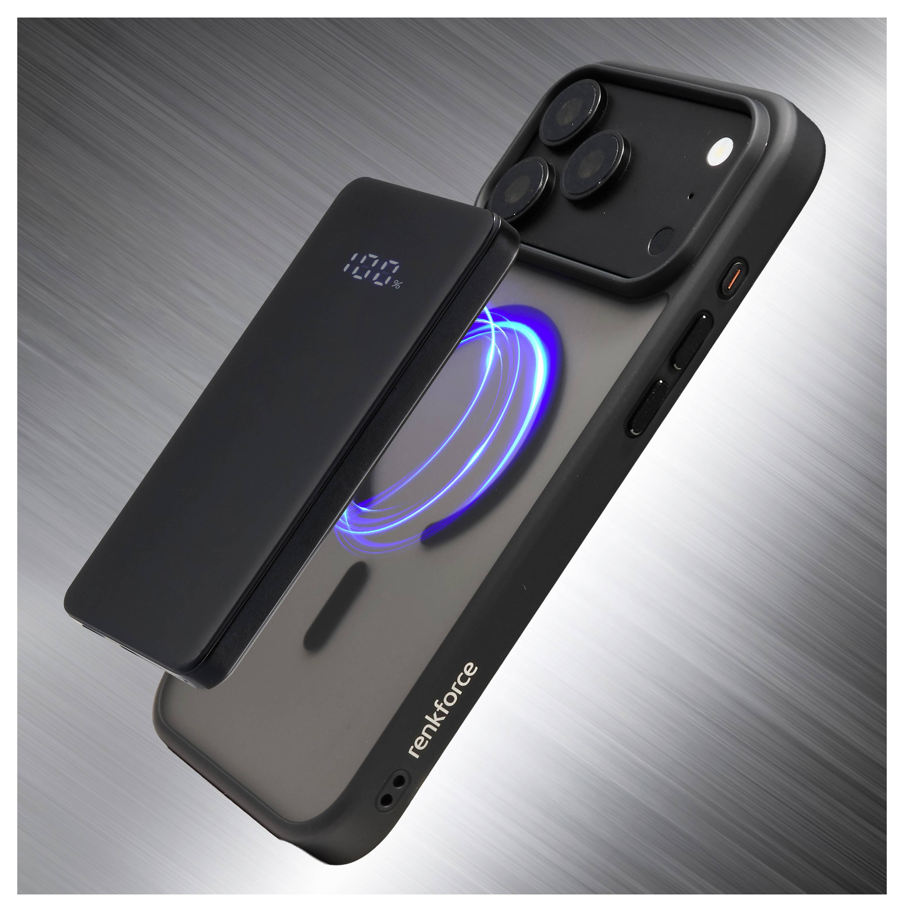 Fekete okostelefon-tok beépített powerbank-kal és vezeték nélküli töltési spirállal, amely egy iPhone-stílusú telefonhoz van csatlakoztatva hármas kamerával.