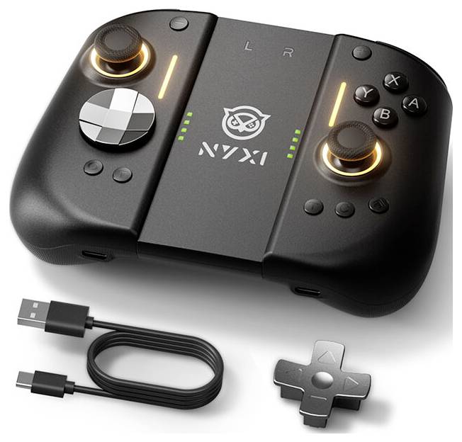 Egy fekete mobil játékvezérlő joystickokkal és gombokkal, USB-C töltőkábellel és eltávolítható D-pad melléklettel látható.