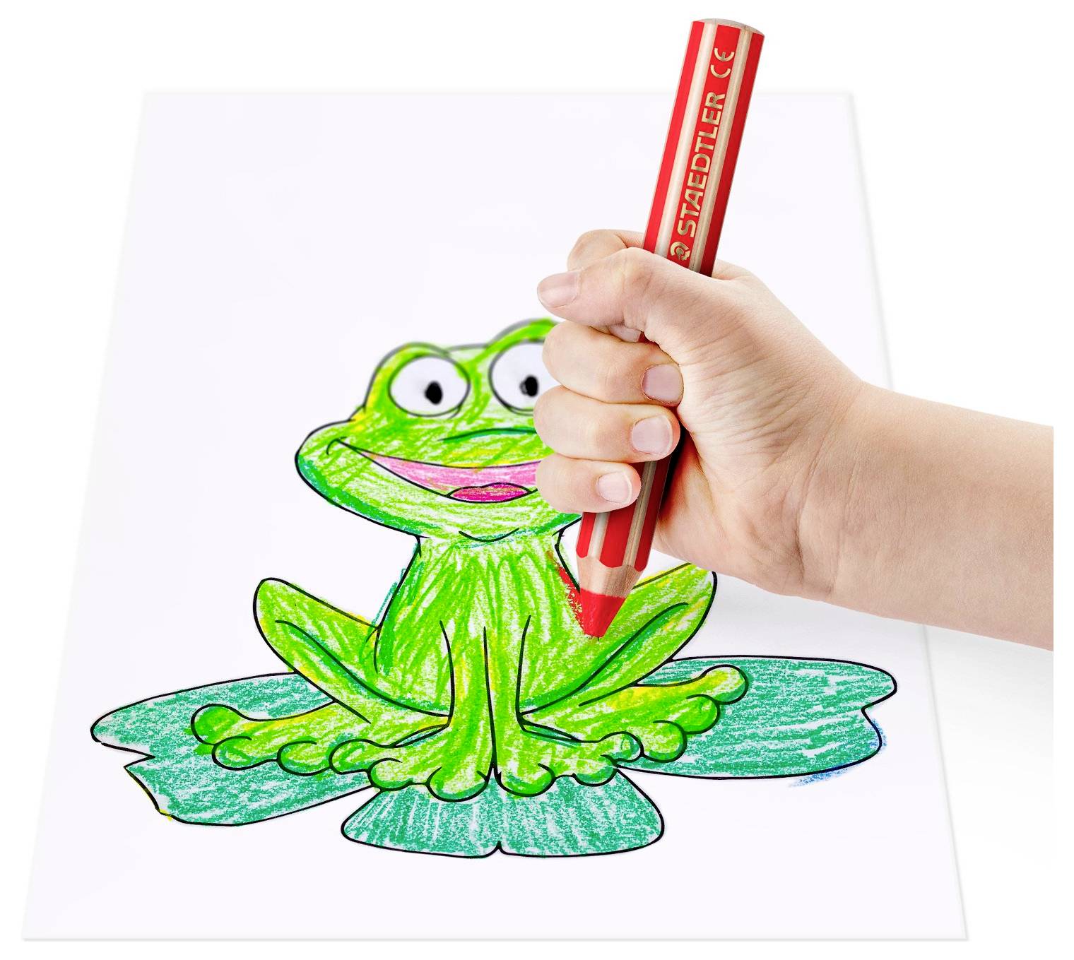 Kéz, amely egy piros filctollat tart, és egy rajzfilmszerű békát színez egy fehér papíron, ahol a békát zöldnek rajzolták, és egy kék vízirózsalevélen ül.