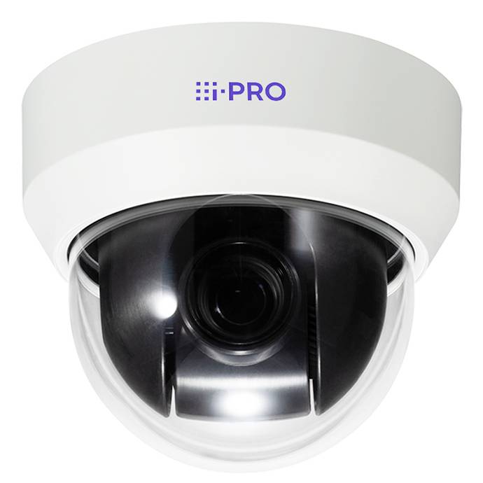 Fehér i-PRO dome biztonsági kamera központi lencsével és átlátszó védőházzal, elölnézetben mutatva.