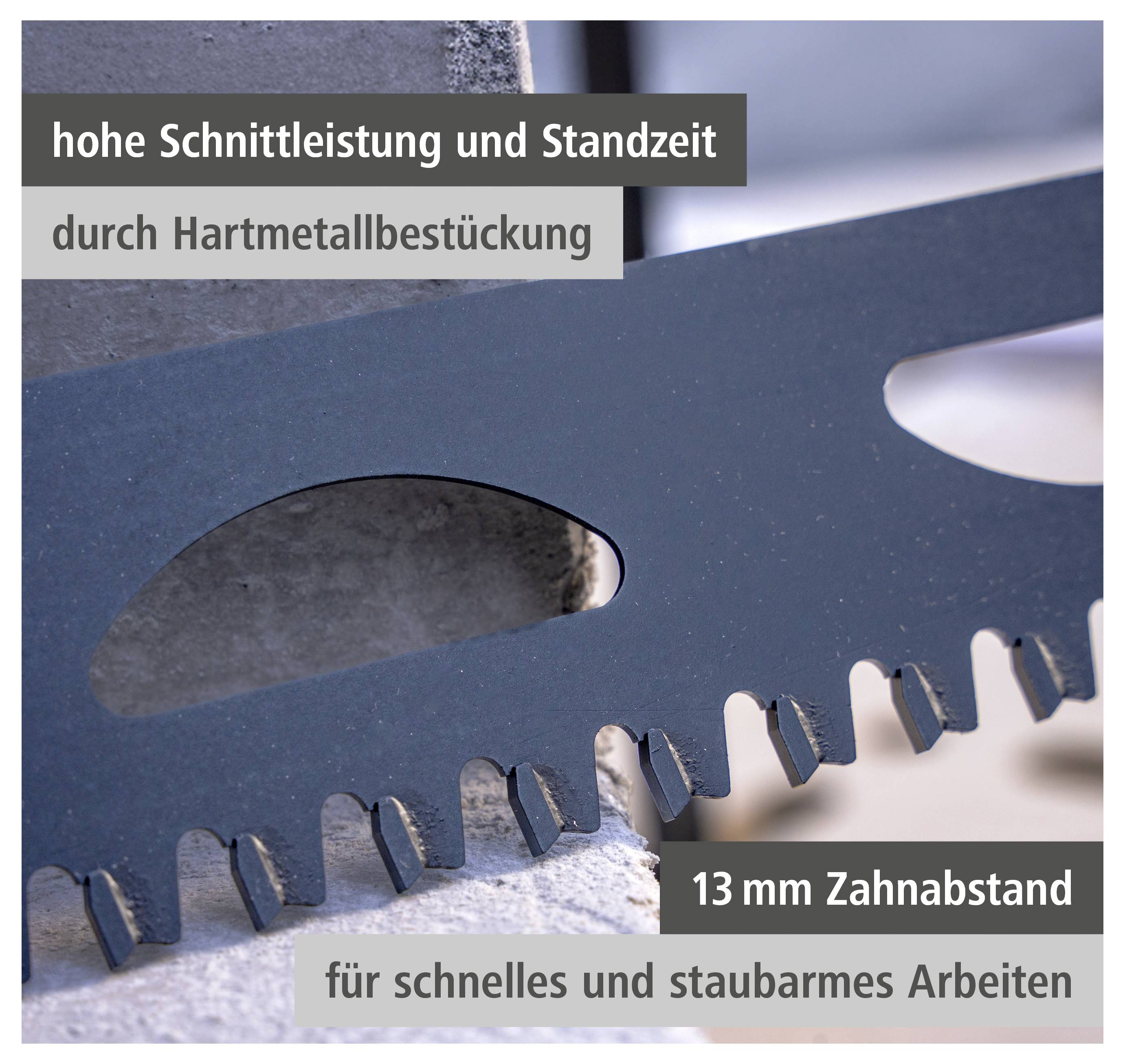 Egy fűrészlap közelképe, amely anyagot vág, kiemelve a carbid csúcsokat, 13 mm-es fogtávolságot, és szöveget ígérve magas vágási teljesítményt és hosszabb élettartamot.