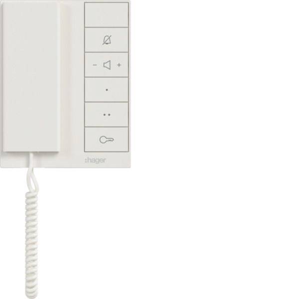 Fehér falra szerelhető interkom kézibeszélő csavart kábellel és függőleges vezérlőgombokkal, beleértve a némaítást, hangerő-szabályozást és ajtónyitást.