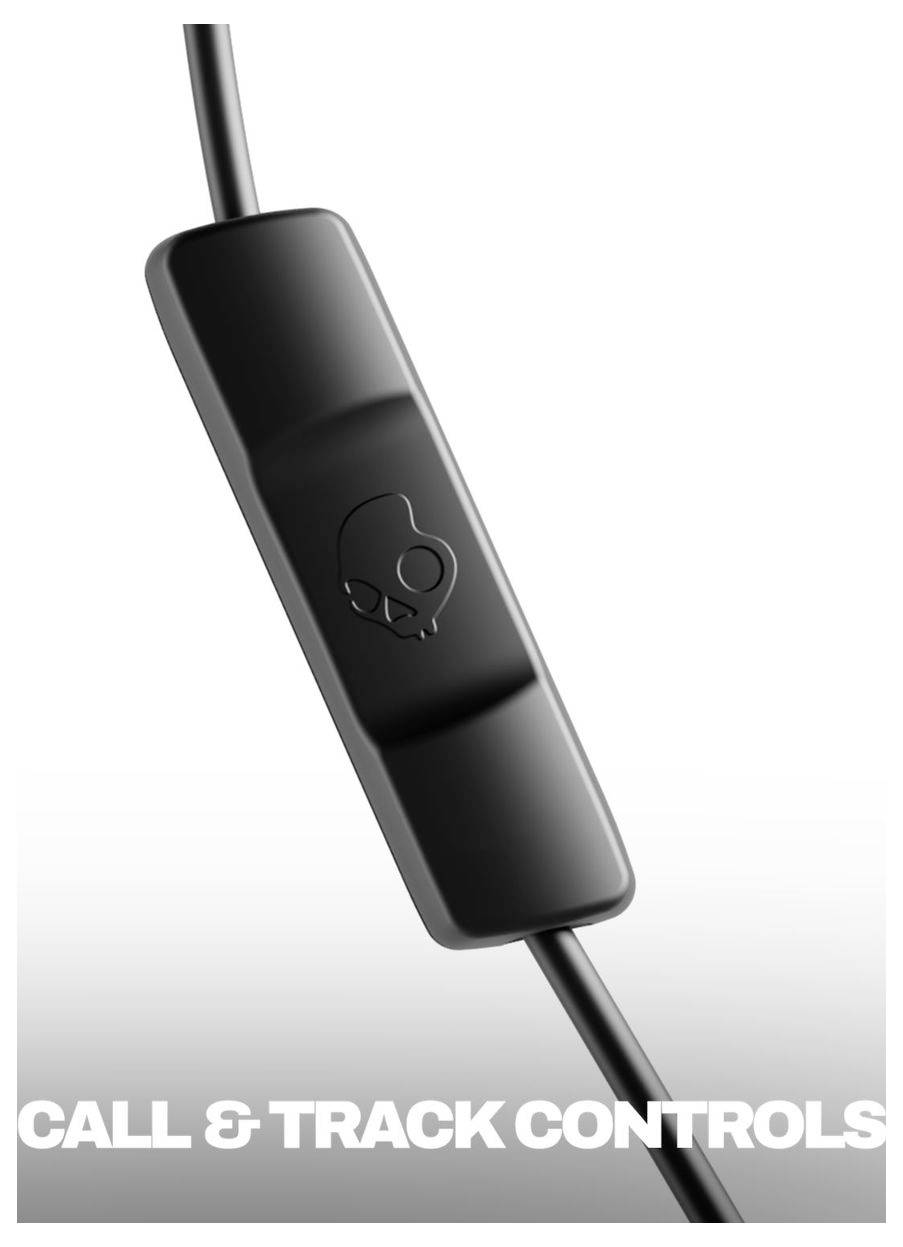 Fekete inline kábel távirányító koponyalogóval, átlós kábel fölött a „CALL & TRACK CONTROLS" szöveggel.