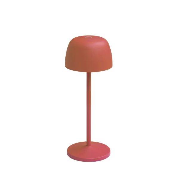 Rózsaszín-vörös vezeték nélküli asztali lámpa kerek kupola-árnyékolóval, vékony szárral és kör alakú talppal fehér háttéren