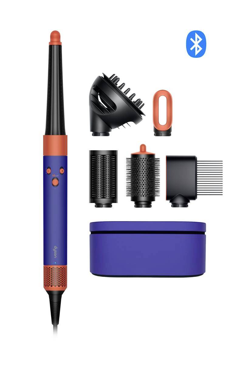Bluetooth hajstyler kék varázsvessző fogantyúval, cserélhető kefe és stylizáló attachmentekkel, valamint kék tárolódobozzal fehér háttéren.