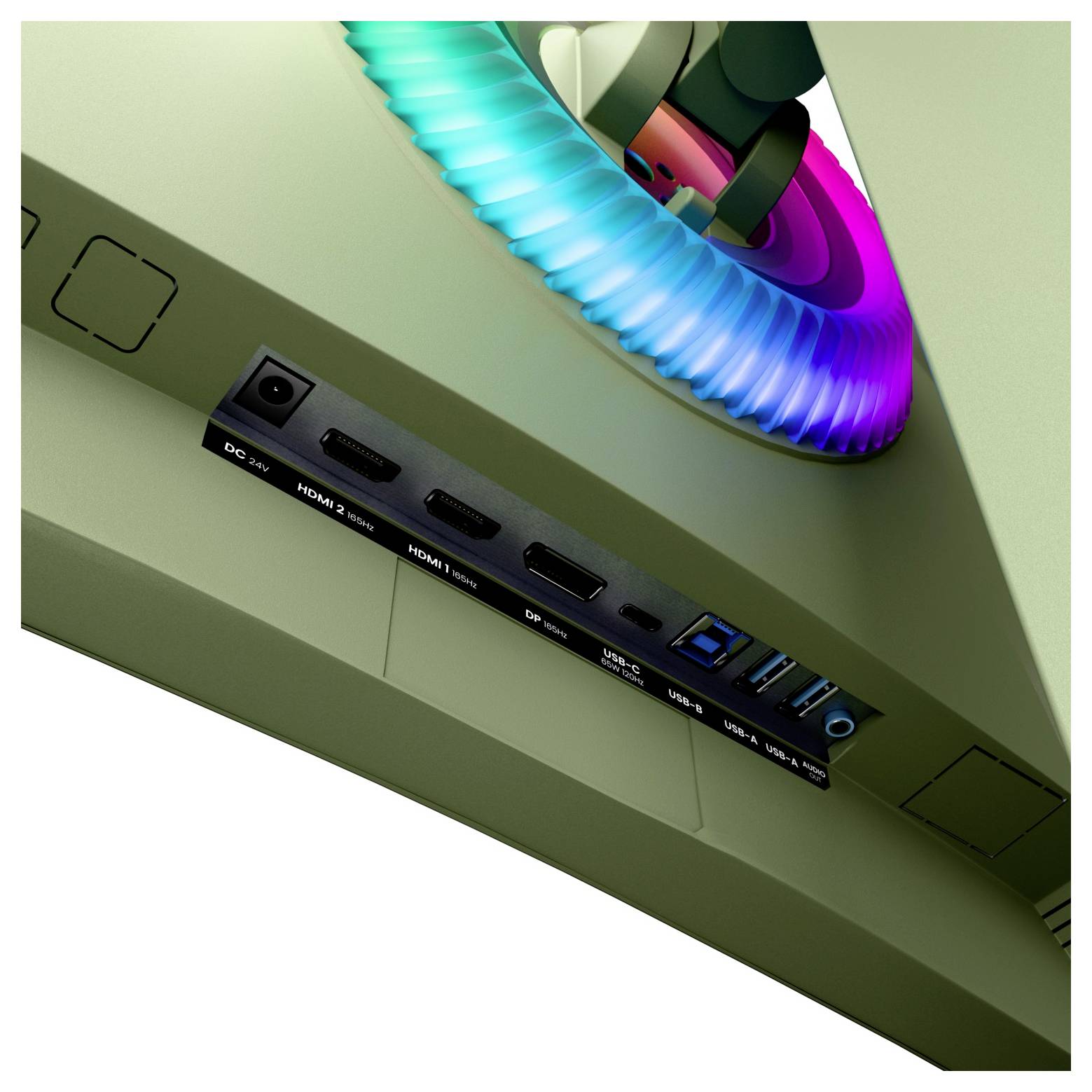 Egy zöld gamer monitor hátsó I/O paneljának közelkép, amely alatt villamos energia, HDMI, USB és audio portok láthatók, egy fénylő RGB gyűrűs ventilátor alatt.